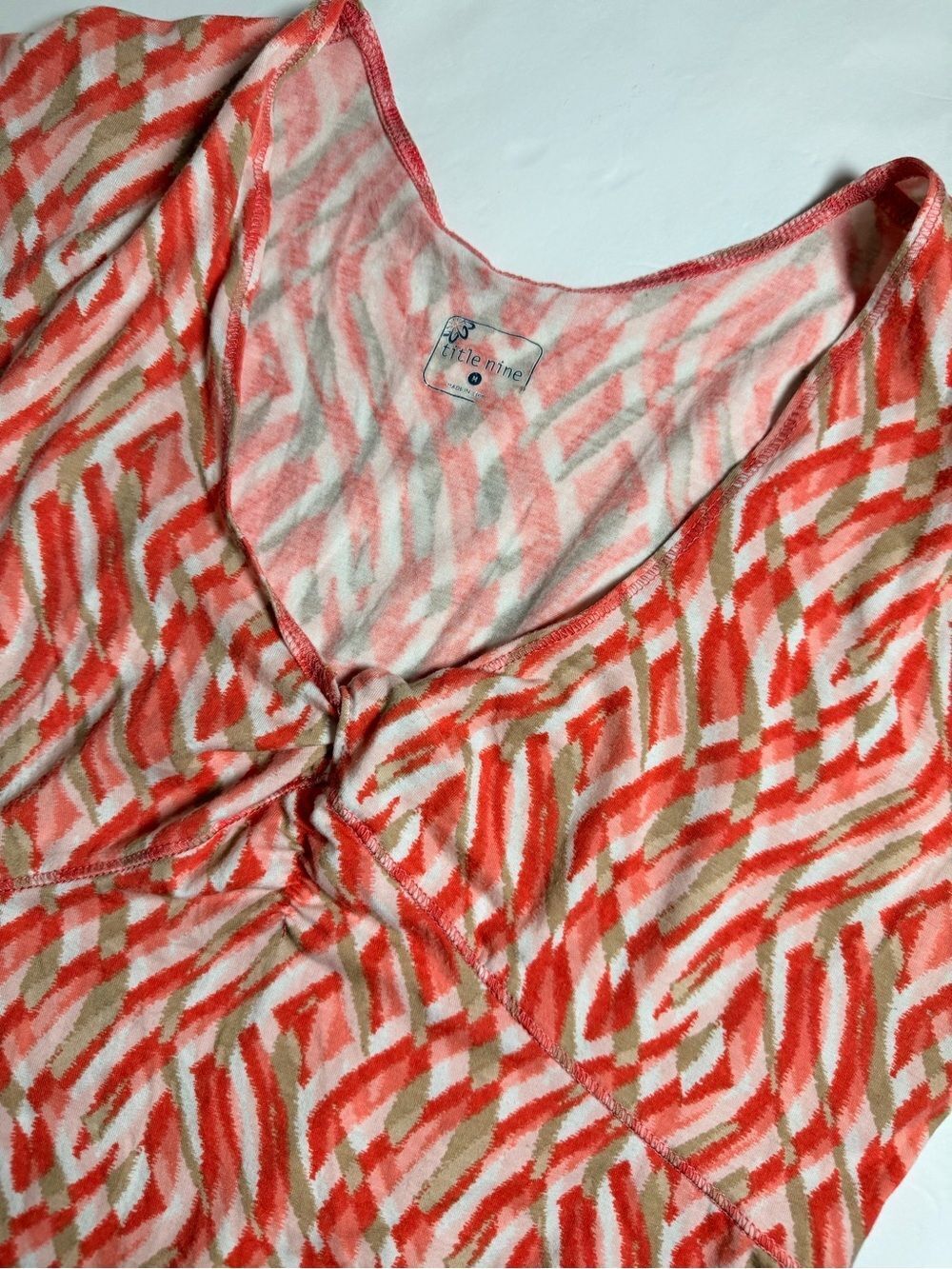 Title Nine V-Neck Casual Dress Medium Coral Pink Abstract Print Above Knee